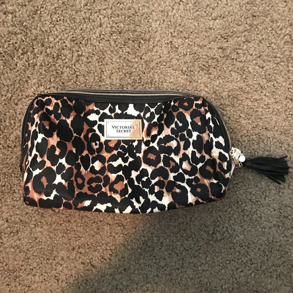 Victoria’s Secret makeup bag 💄